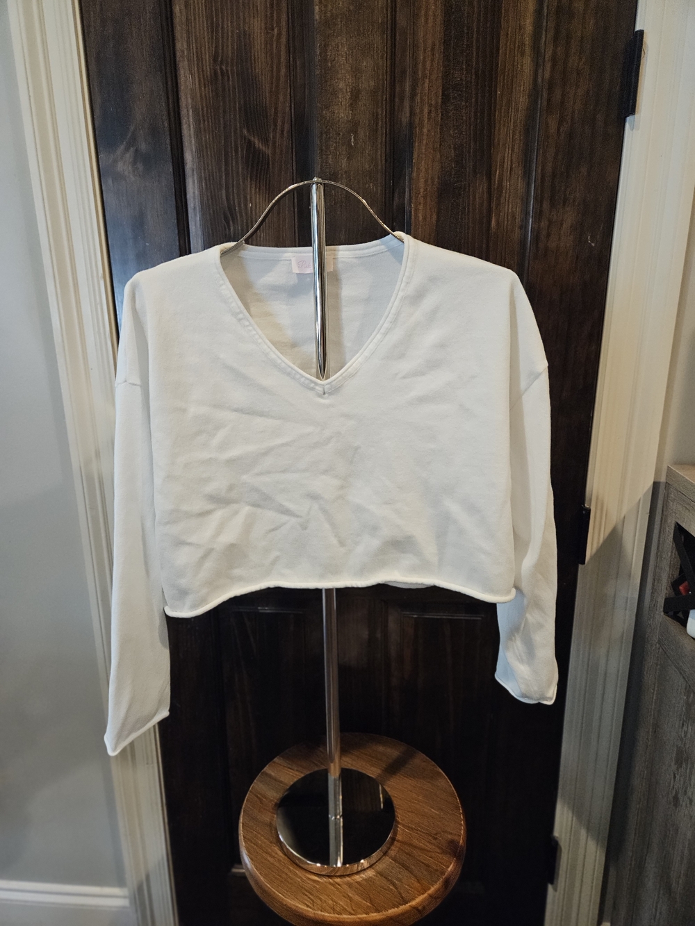 Pink Lily White V‑Neck Cropped Long Sleeve Top